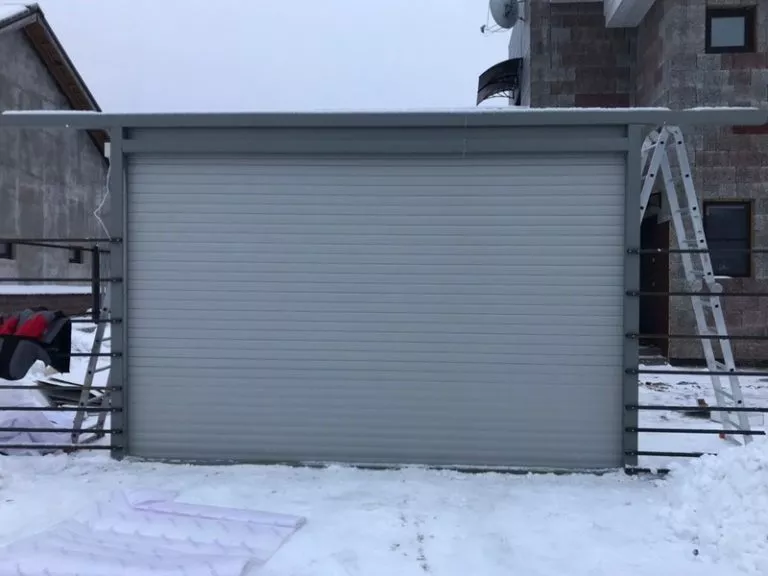 Роллетные ворота Doorhan из профиля RH77М в Сосновом Бору